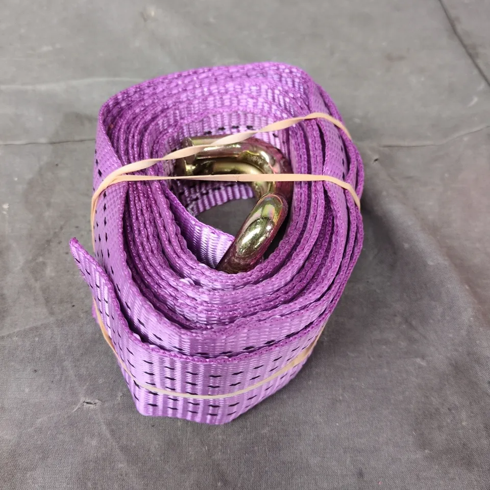 BOX OF APPROXIMATELY 20 ASSORTED AUTO ITEMS INCLUDING CAR TRIM RESTORER , RATCHET STRAP AND STEALTHPLATE 