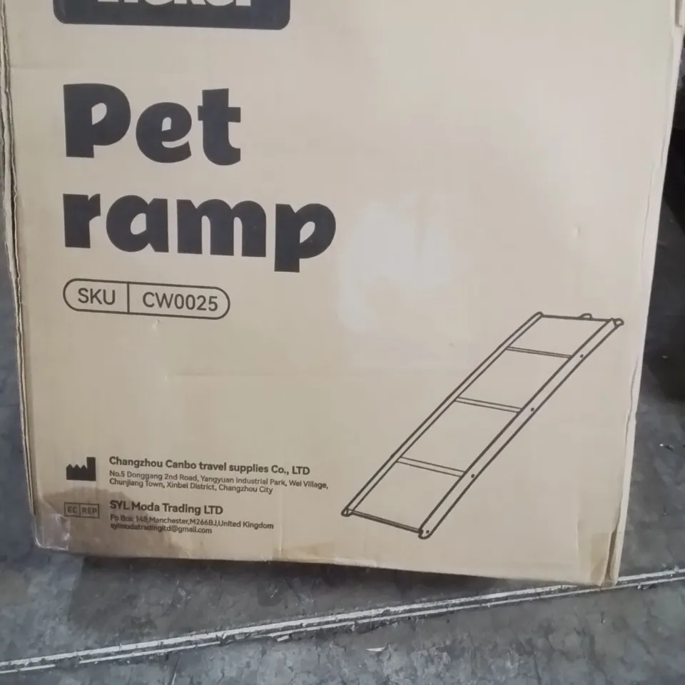 BOXED TIEKER PET RAMP