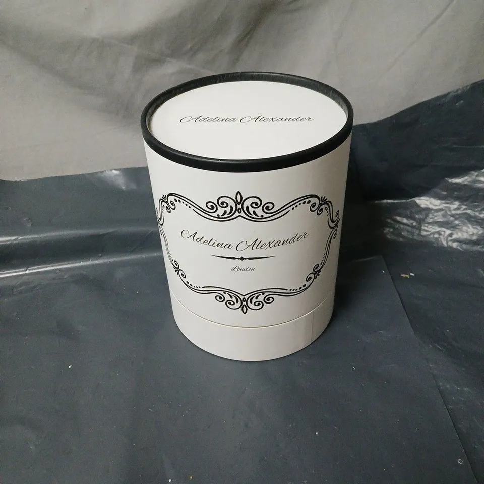 ADELINA ALEXANDER LONDON SCENTED CANDLE IN BOX