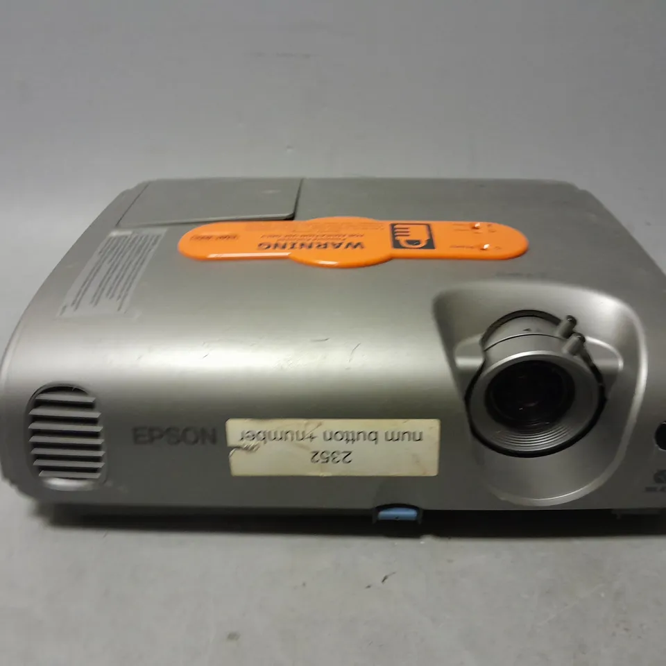 EPSON EMP-82E LCD PROJECTOR 