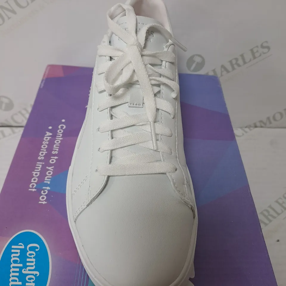 BOXED SKECHERS COURT CLASSICS WHITE LEATHER TRAINERS SIZE 5