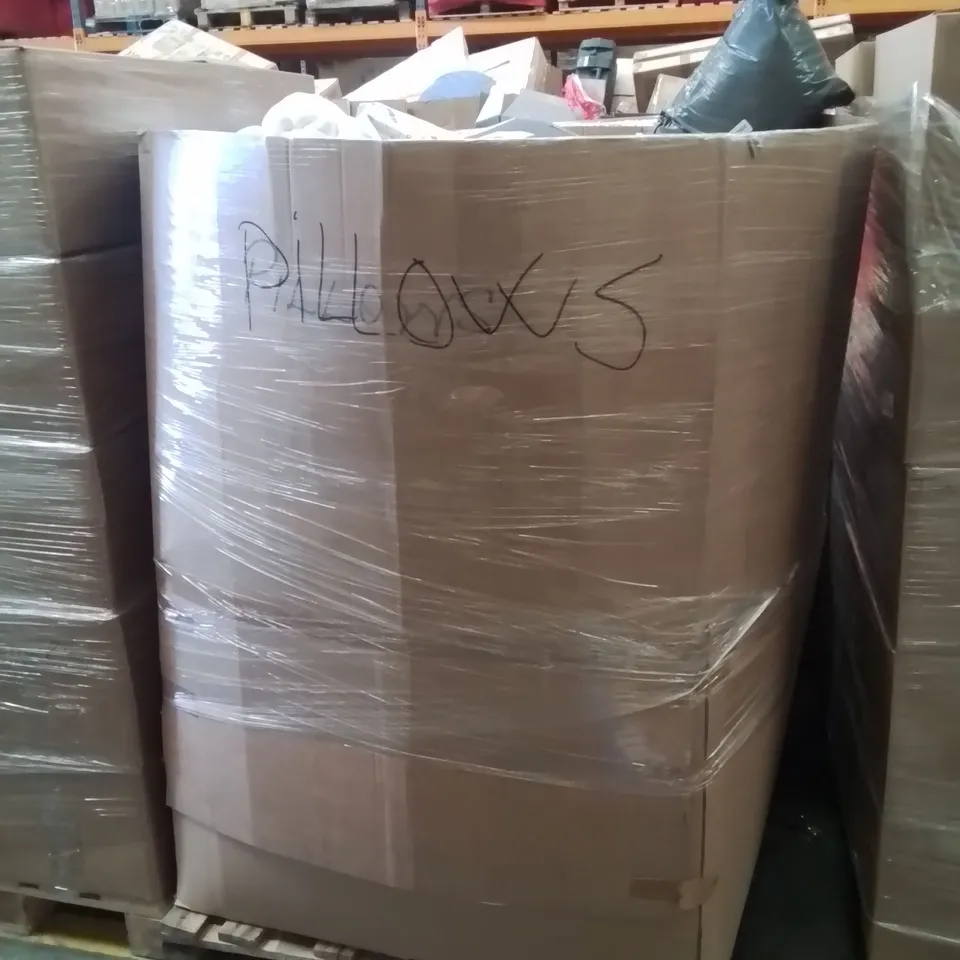 PALLET TO CONTAIN A LARGE ASSORTMENT OF PILLOWS AND CUSHIONS // BRANDS MAY VARY