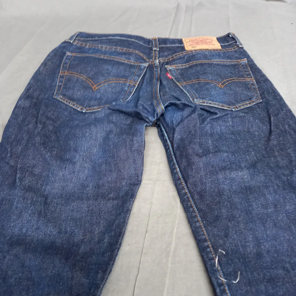 LEVIS 501 DARK DENIM JEANS - W31 L32