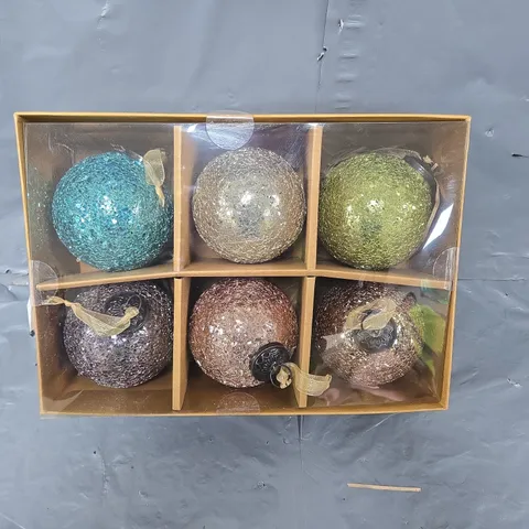 BOX OF APPROXIMATELY 10 BOXES OF GLASS BAUBLES - 6 PER BOX