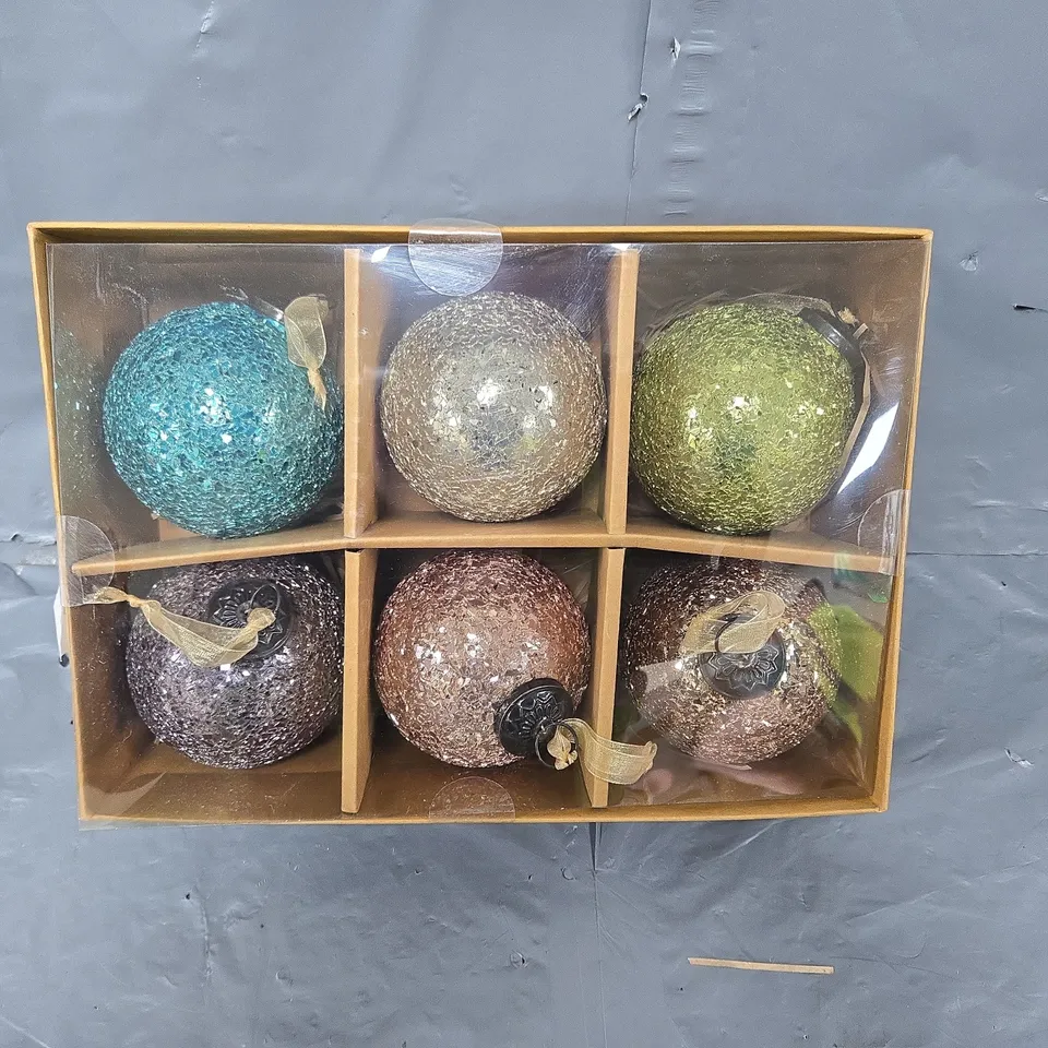 BOX OF APPROXIMATELY 10 BOXES OF GLASS BAUBLES - 6 PER BOX