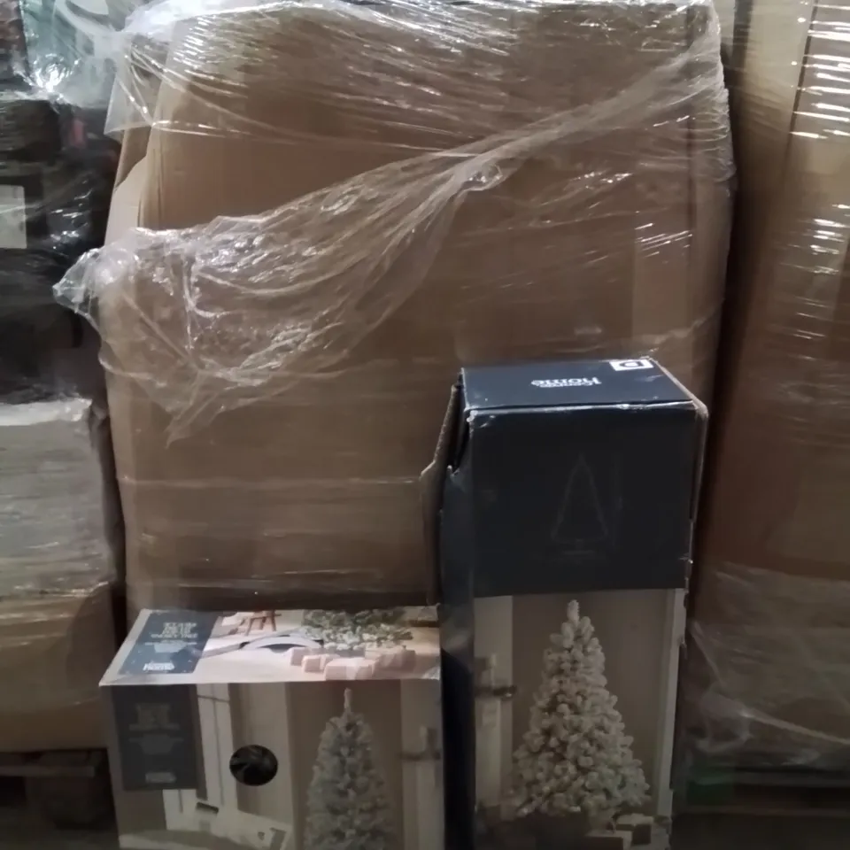 PALLET TO CONTAIN A LARGE QUANTITY OF CHRISTMAS TREES 