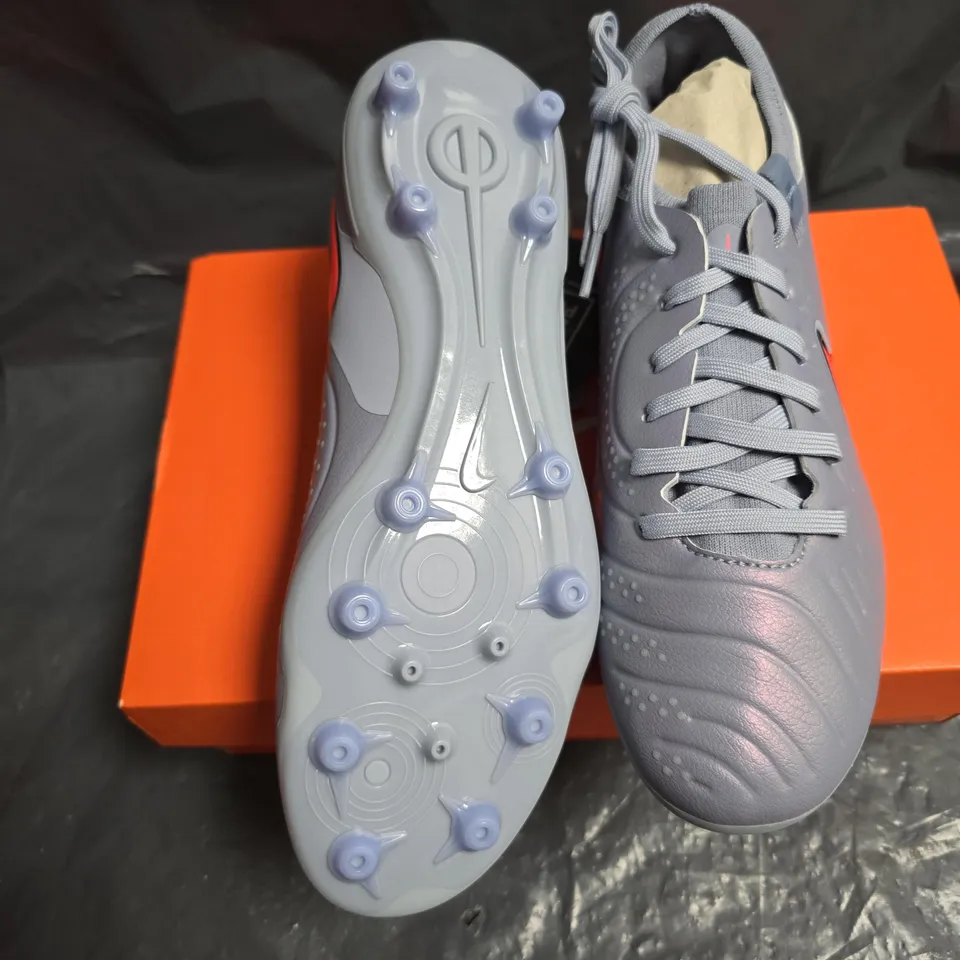 NIKE LEGEND 10 PRO AG-PRO FOOTBALL BOOTS – GREY/ORANGE, UK SIZE 6