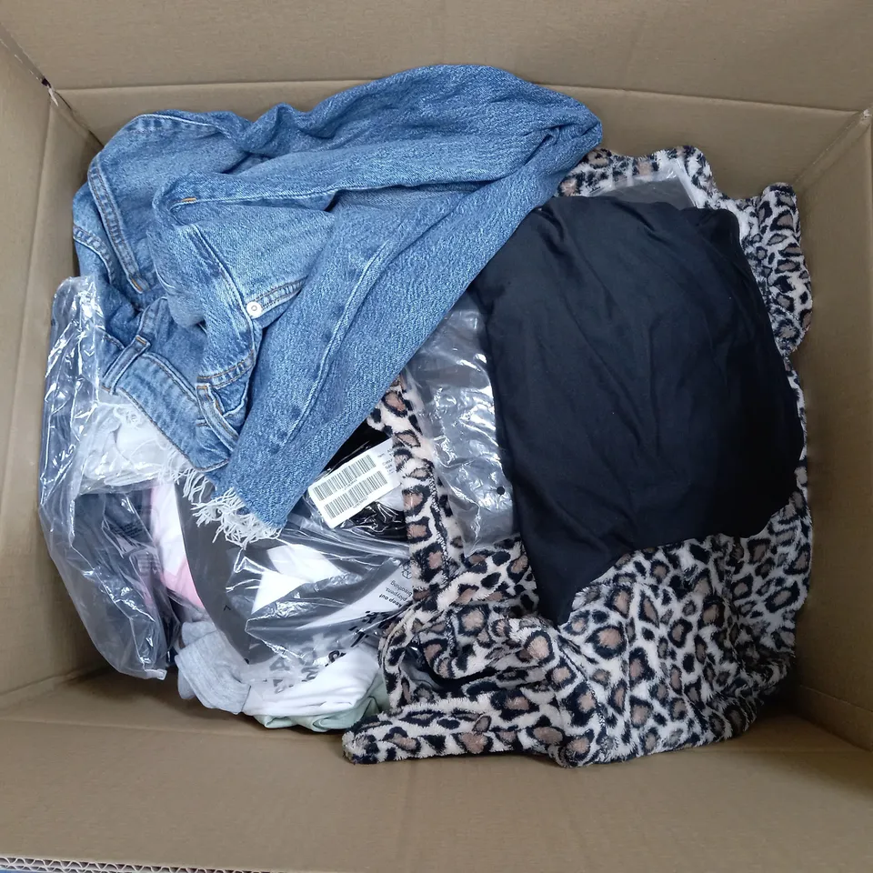 LARGE BOX OF ASSORTED CLOTHING ITEMS TO INCLUDE JACKET, TOPS, PANS, ETC