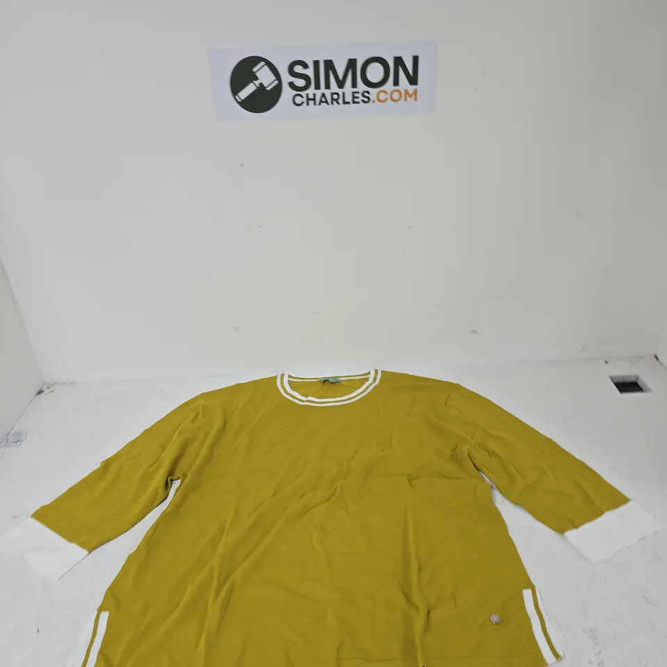 BOX OF APPROXIMATELY 45 ASSORTED CLOTHING ITEMS TO INCLUDE: LA MAREY JUMPER
