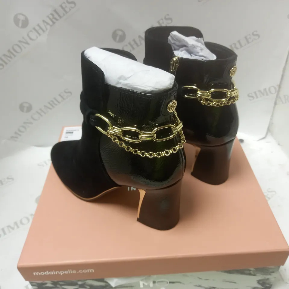 BOXED KANNES BLACK SUEDE CHAIN SWOOSH HEELED ANKLE BOOT - SIZE 5