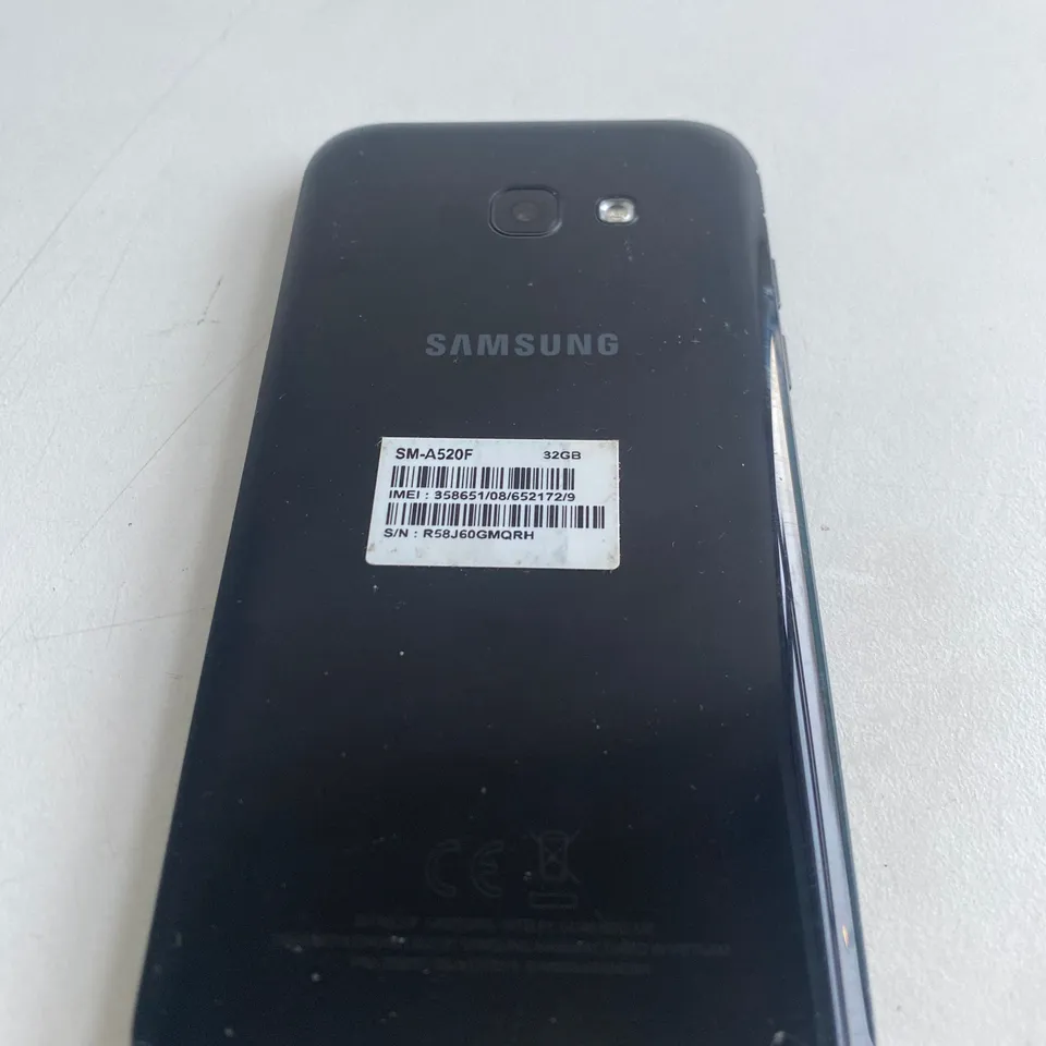 SAMSUNG BLACK MOBILE PHONE 