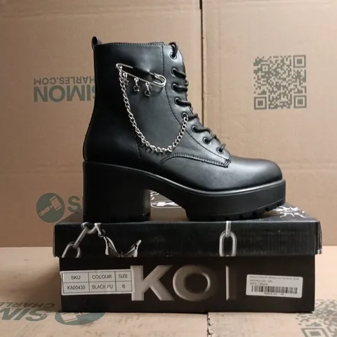 BOXED PAIR OF KOI SALVIUS SAFETY PIN MILITARY LACE UP BOOTS IN BLACK SIZE UK 6