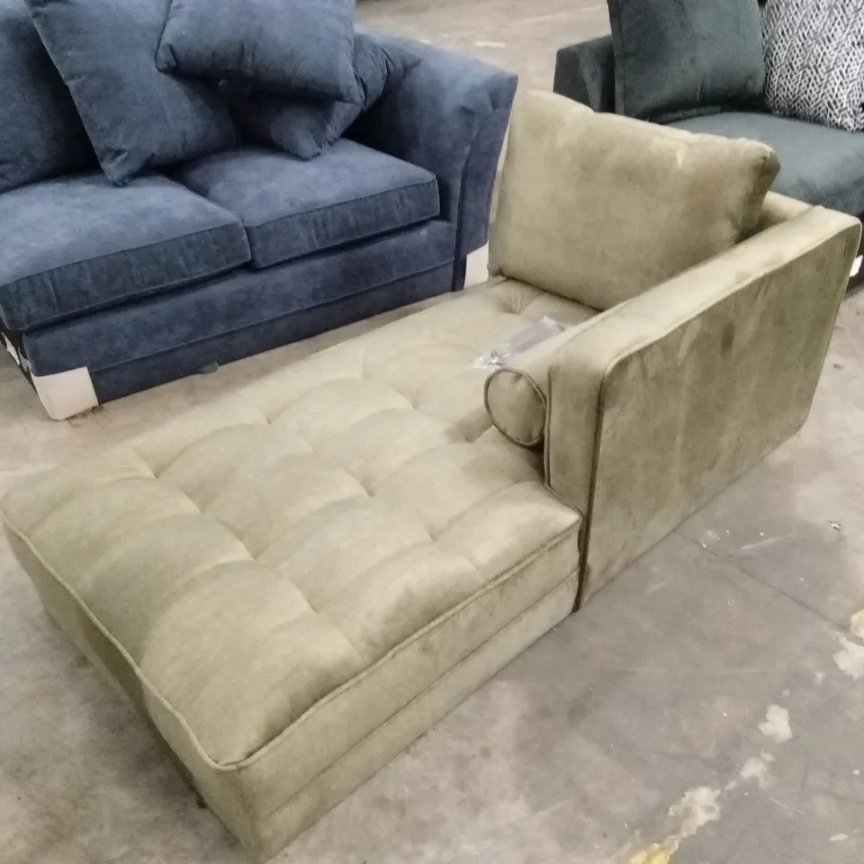 5 x ASSORTED DESIGNER SOFA PARTS AND PIECES