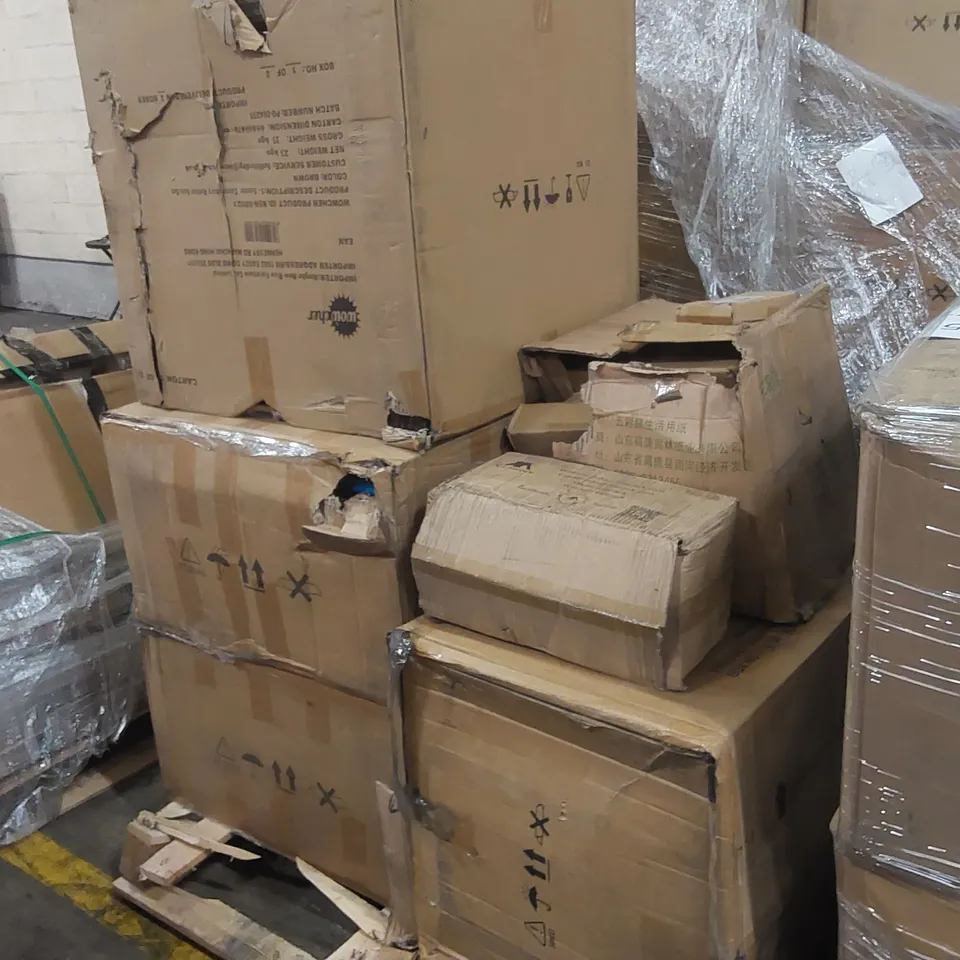 PALLET CONTAINING A LARGE QUANTITY OF ASSORTED GARDEN FURNITURE PARTS