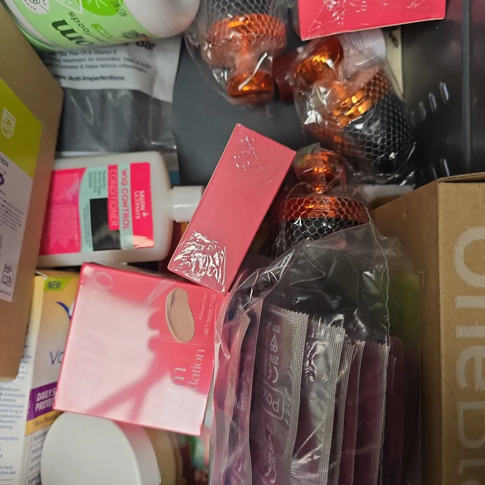 APPROX 12 ASSORTED BEAUTY PRODUCTS TO INCLUDE MUUD NATURAL DEODORANT, CERA VE SMOOTHING CLEANSER, BURT BEE'S LIP BALM, ETC 