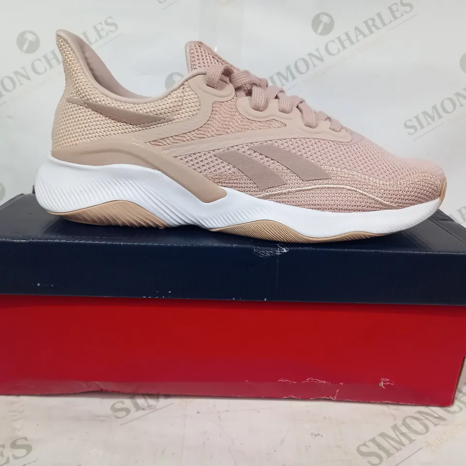 BOXED PAIR OF REEBOK HIIT TRAINERS IN ROSE UK SIZE 6.5