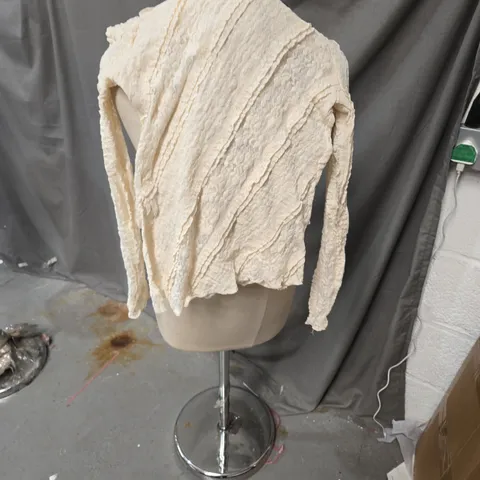 PULL&BEAR CREAM LACE TOP- WOMEN'S SIZE M