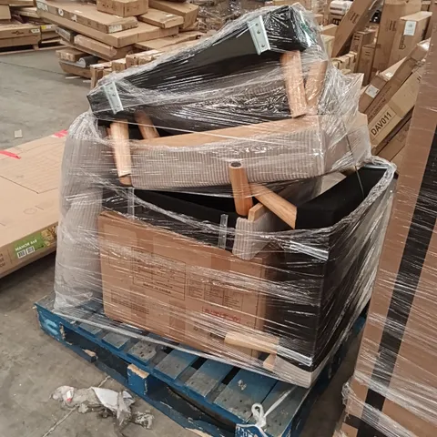 PALLET OF SOFA PARTS AND PIECES 