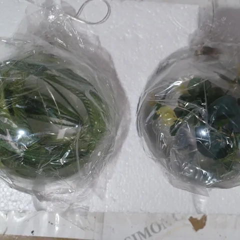 SARA DAVIES SET OF 2 15 CM PRE-LIT FOLIAGE GLASS BAUBLES