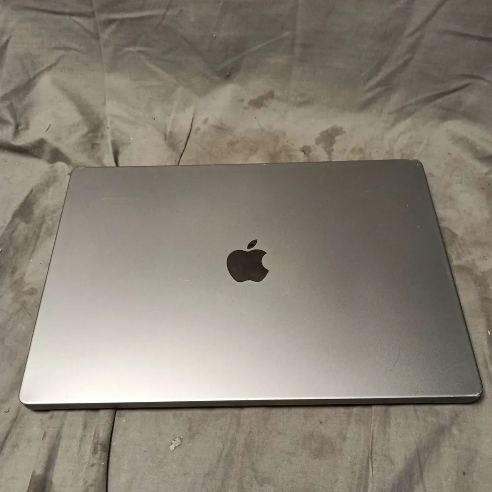 APPLE MACBOOK PRO SILVER