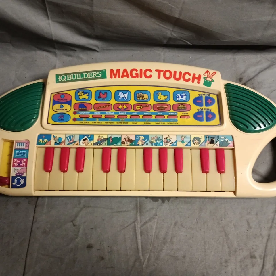 IQ BUILDERS MAGIC TOUCH KEYBOARD TOY