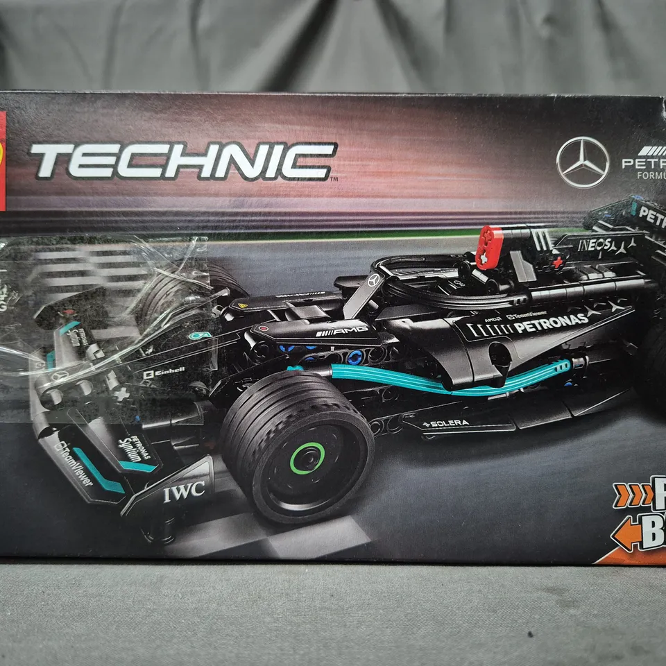 BOXED LEGO TECHNIC 42165 MERCEDES AMG PETRONAS F1 W14 PULL BACK