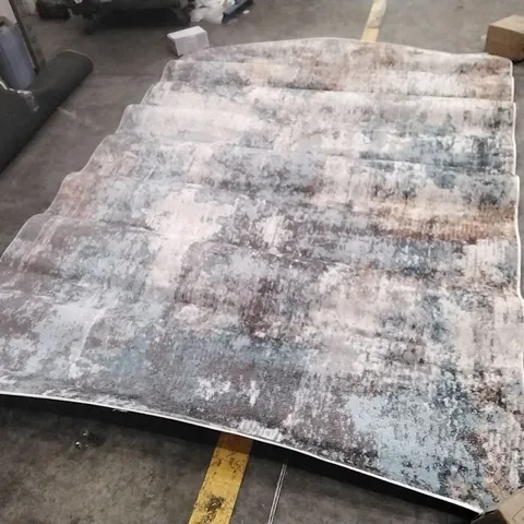 AREA RUG APPROXIMATELY 200X275CM