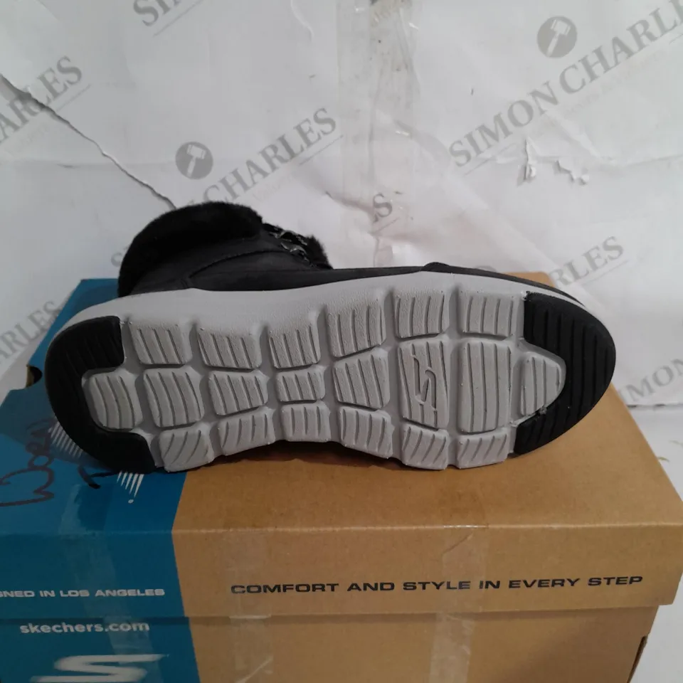 BOXED SKECHERS GLACIAL ULTRA COZYLY BOOTS, BLACK - SIZE 4 