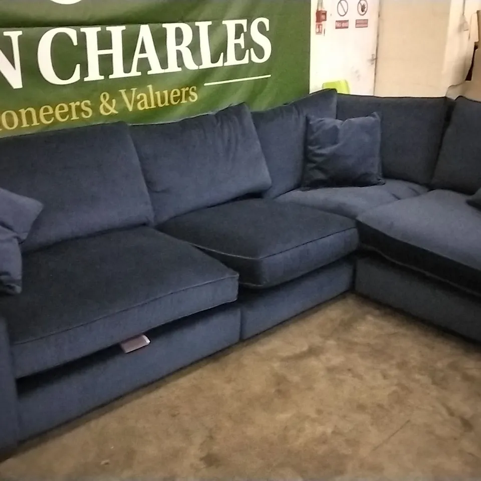 QUALITY DESIGNER LOUNGE CO CORNER GROUP SOFA WITH CHAISE SECTION IN NAVY BLUE SUEDE