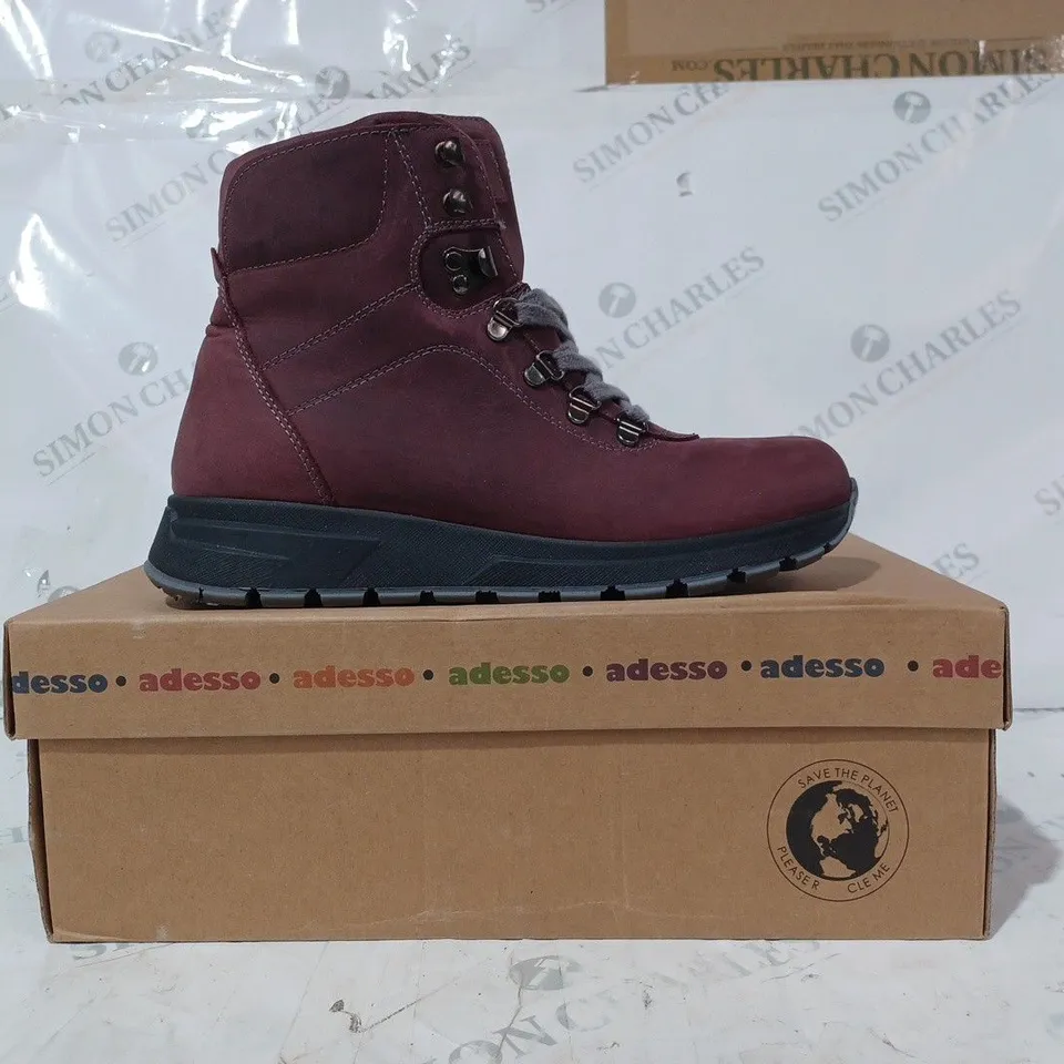 BOXED PAIR OF ADESSO AERA WATERPROOF BOOTS IN DRY ROSE COLOUR SIZE 7