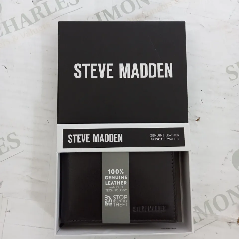 BOXED STEVE MADDEN GENUINE LEATHER WALLET 