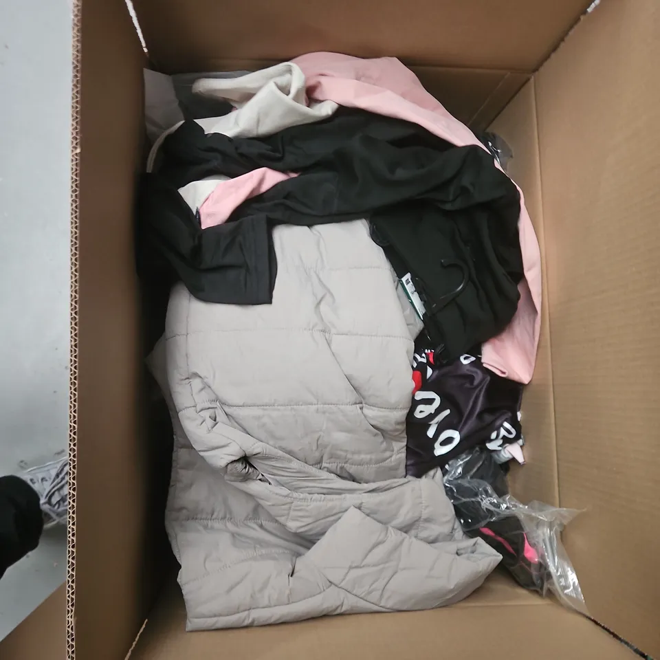 BOX OF APPROXIMATELY 20 ASSORTED CLOTHING ITEMS TO INCLUDE: PINK KNIT JUMPER