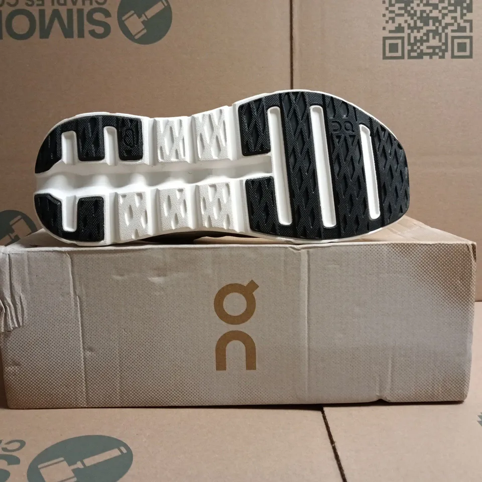 BOXED PAIR OF ON CLOUDTILT TRAINERS IN BLACK/IVORY SIZE UK 6