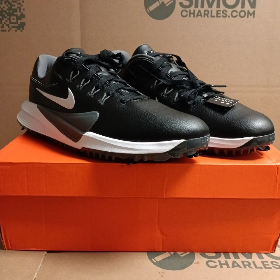BOXED PAIR OF NIKE VICTORY PRO 4 GOLF SHOES – BLACK, UK 11