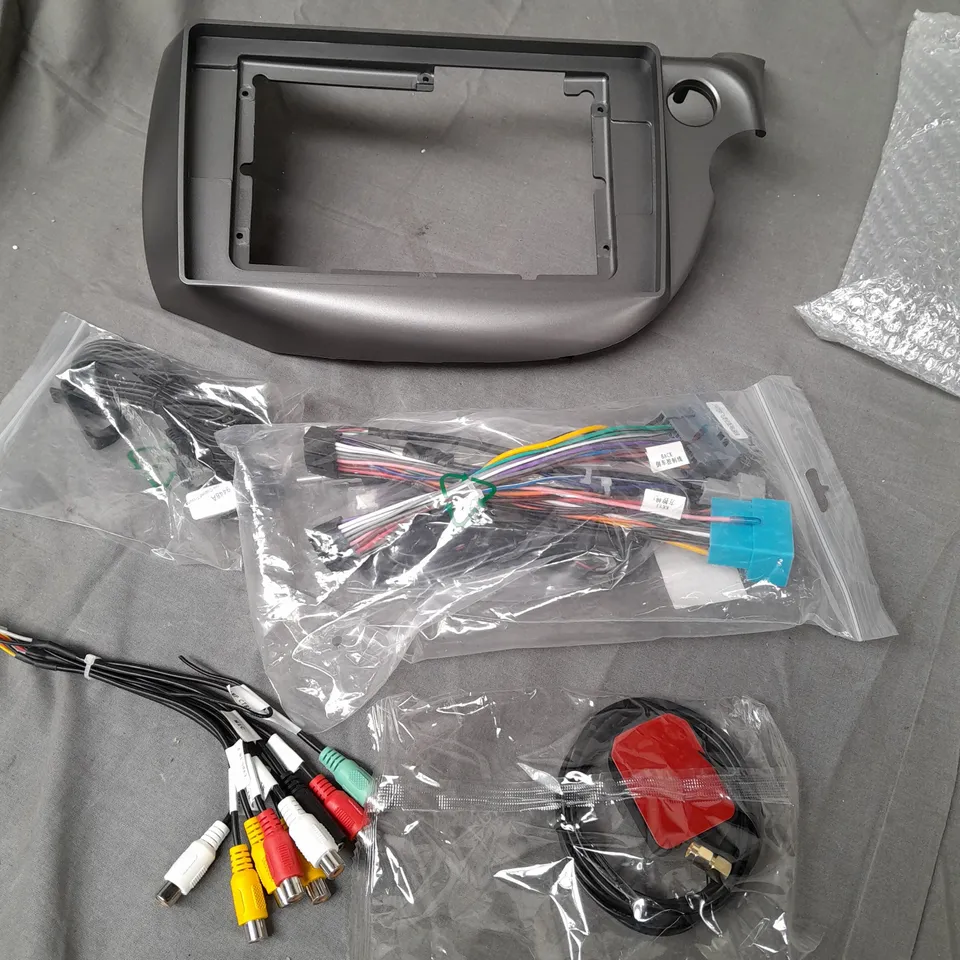 BOXED HONDA JAZZ MULTIMEDIA MOUNT/SURROUND WITH CABLES 