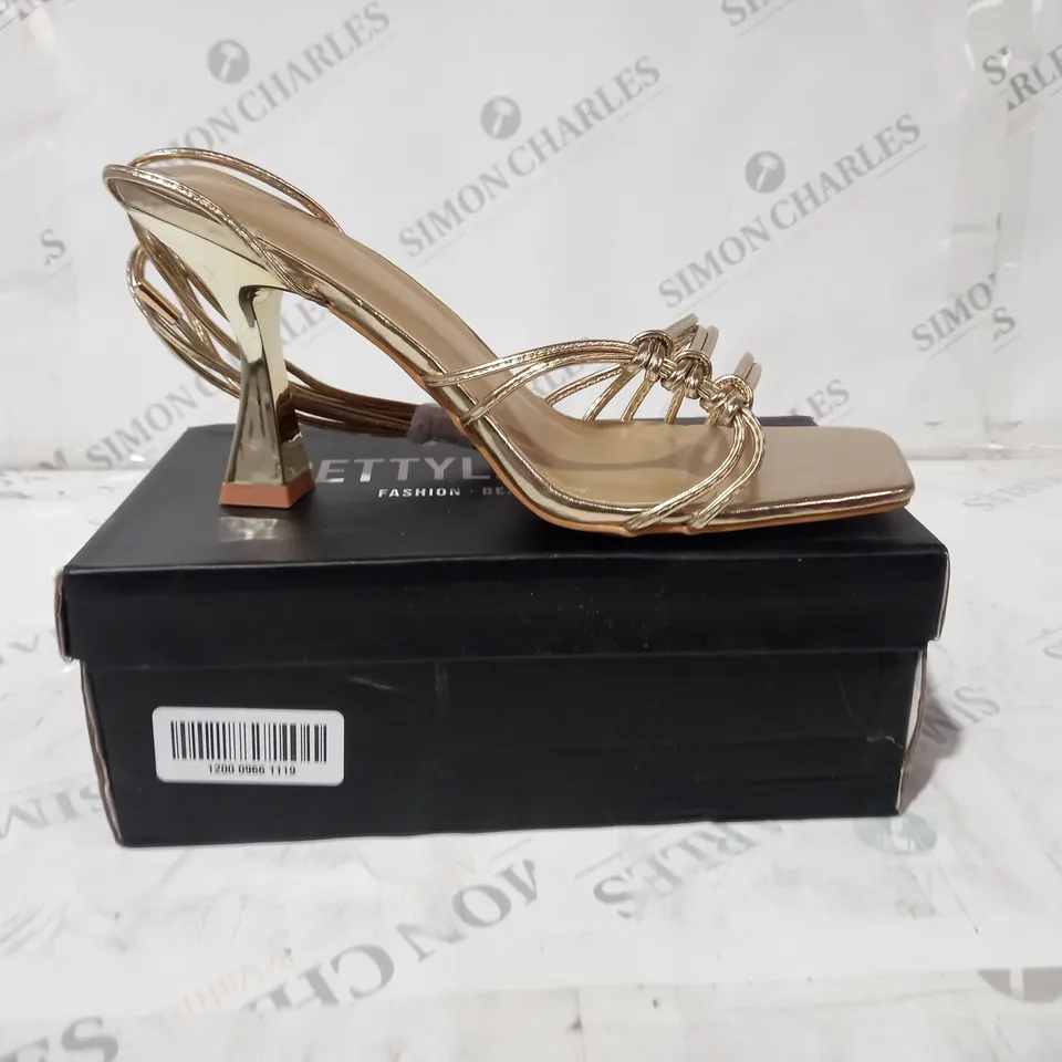 PLT SQUARE TOE SIDE KNOT DETAIL MID HEELED GOLD SIZE 7