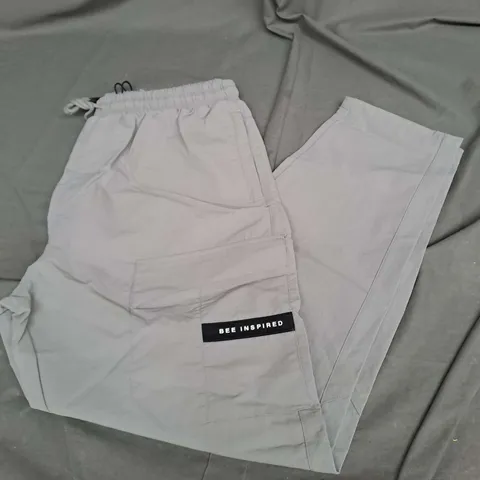 BEE INSPIRED HANLEY CARGO PANT IN LIGHT GREY SIZE 32/30