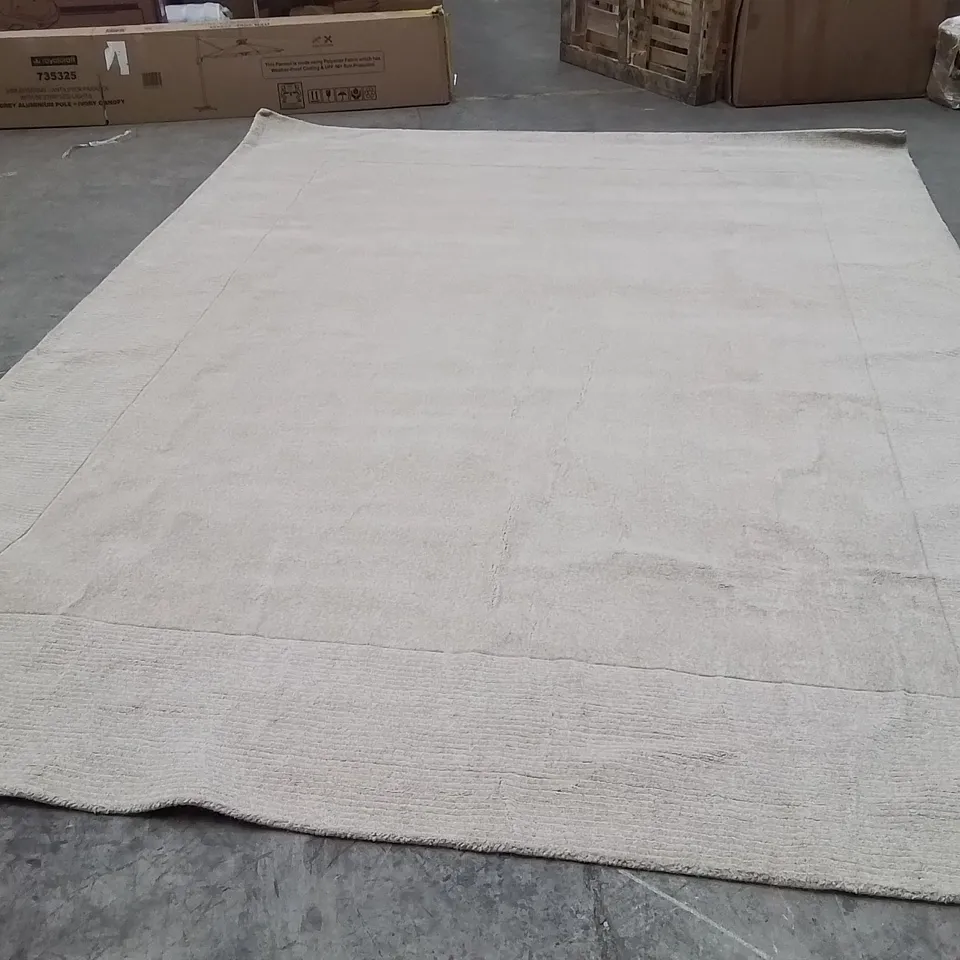 QUALITY DESIGNER AREA RUG - APPROXIMATELY 400CM X 300CM - CREAM