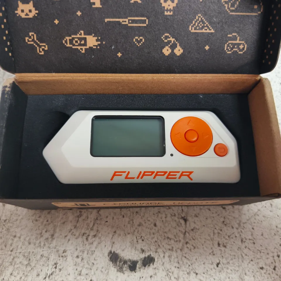 BOXED FLIPPER ZERO - PORTABLE MULTI-TOOL DEVICE