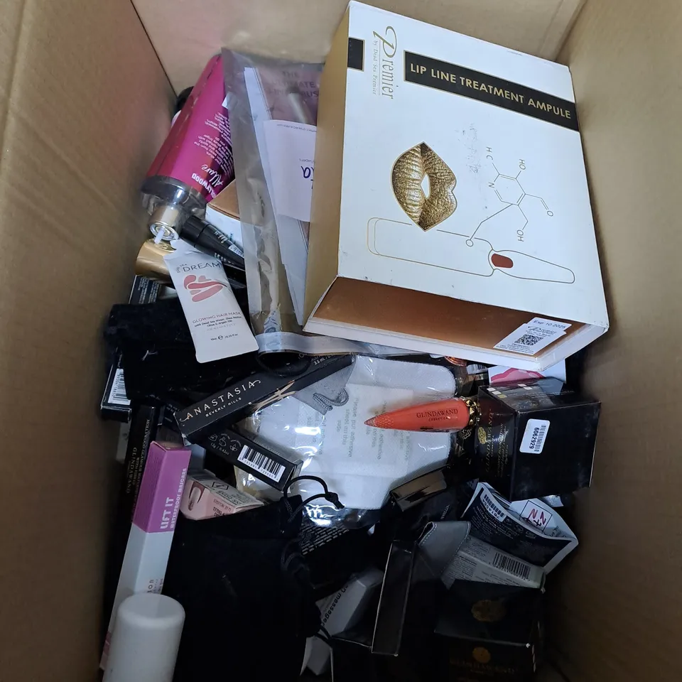 APPROXIMATELY 20 ASSORTED BEAUTY PRODUCTS TO INCLUDE MAKE-UP BRUSH, BROW SERUM, TEETH WHITENING STRIPS ETC 