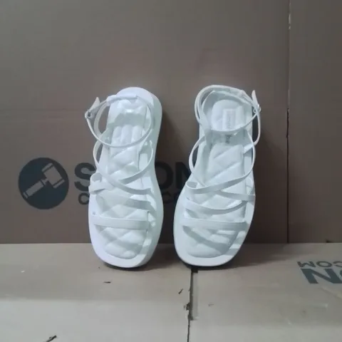 BOXED BRAND NEW APPROXIMATELY 6 SIMPLY BE PHEOBE WIDE SHOES WHITE SIZE 7