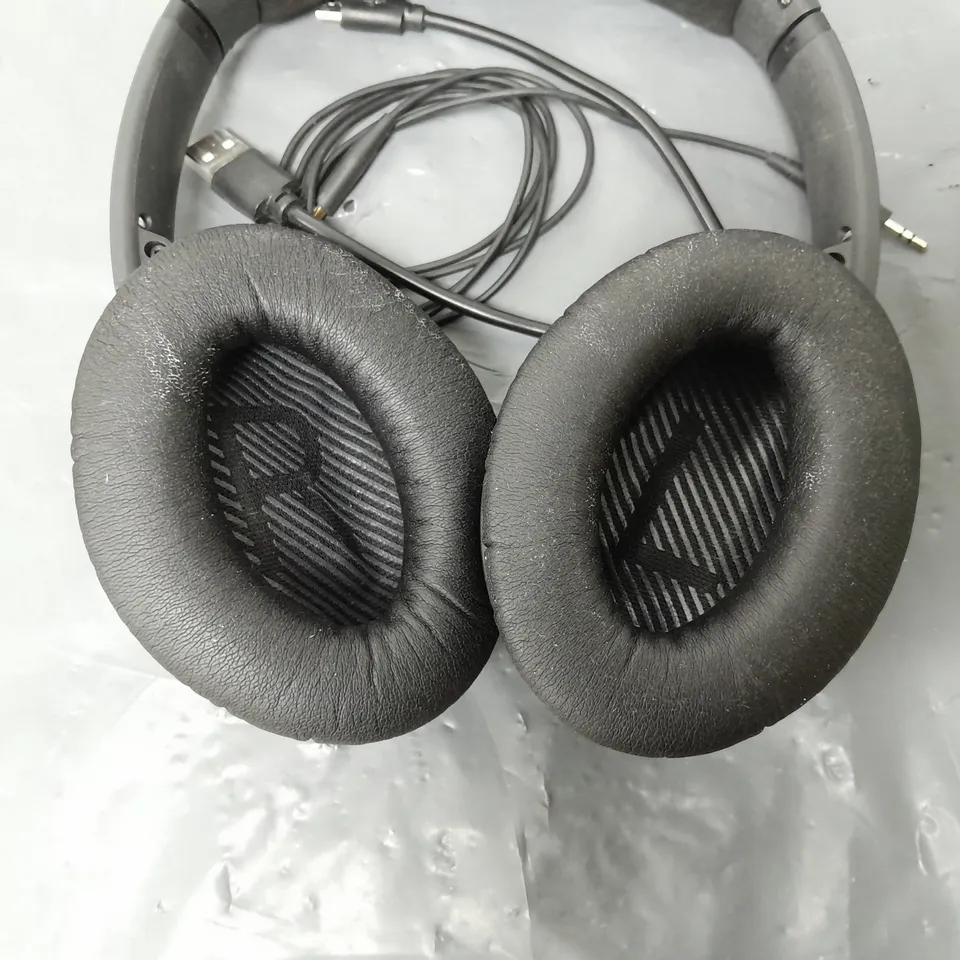 BOSE WIRELESS HEADPHONES IN CASE