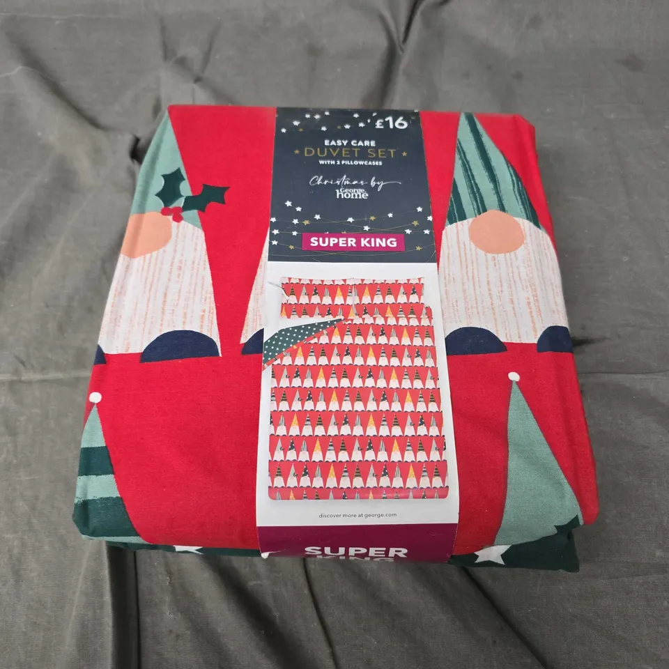 EASY CARE CHRISTMAS THEMED DUVET SET - SUPER KING