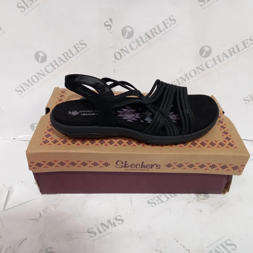 BOXED SKECHERS VEGAN SANDALS SIZE UNSPECIFIED