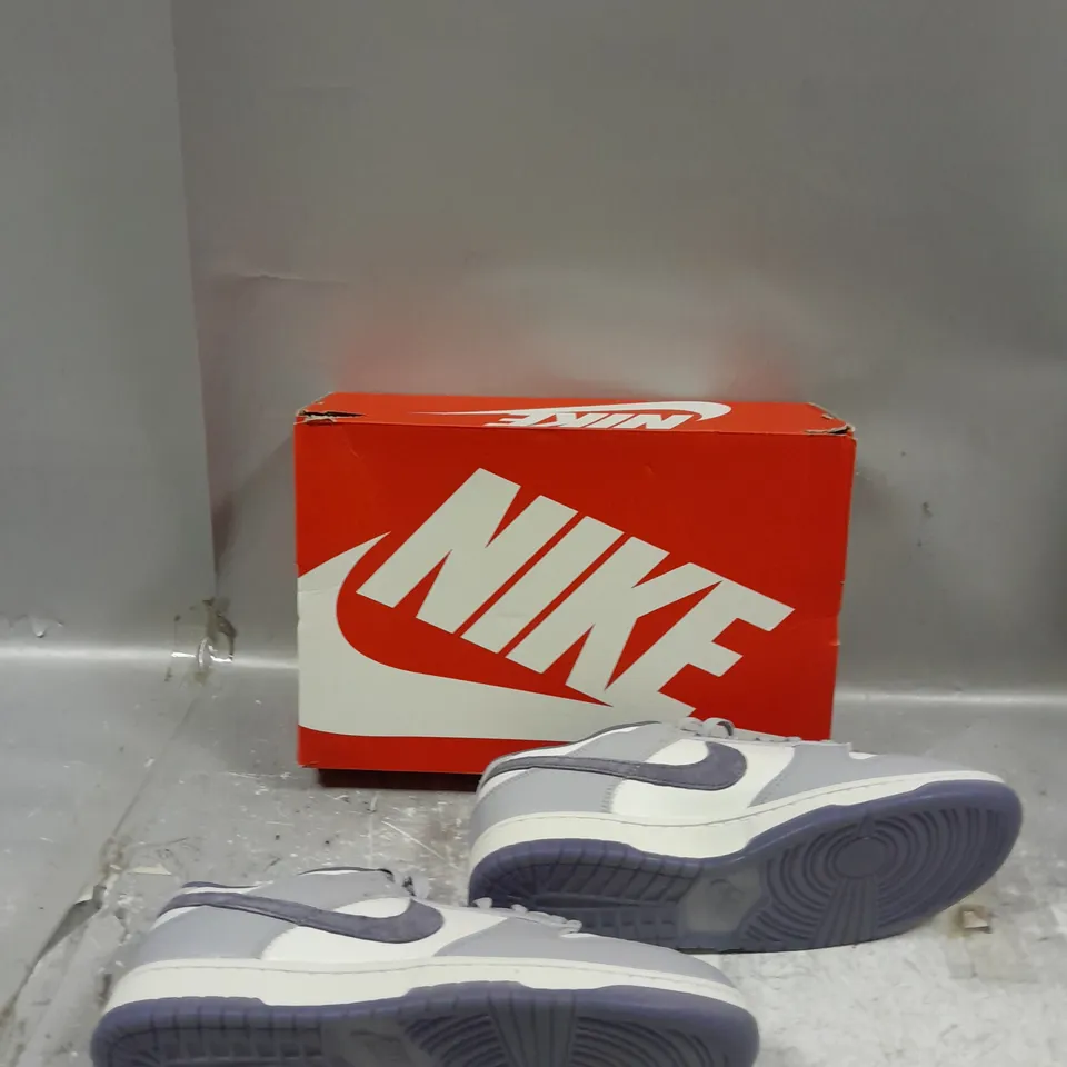 BOXED PAIR OF NIKE DUNK LOW RETRO SE LIGHT CARBON UK 10.5 