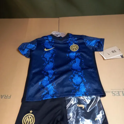 CHILDRENS UNISEX INTER MILAN FC FOOTBALL KIT SIZE 12-18 MONTHS
