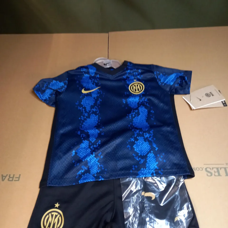 CHILDRENS UNISEX INTER MILAN FC FOOTBALL KIT SIZE 12-18 MONTHS