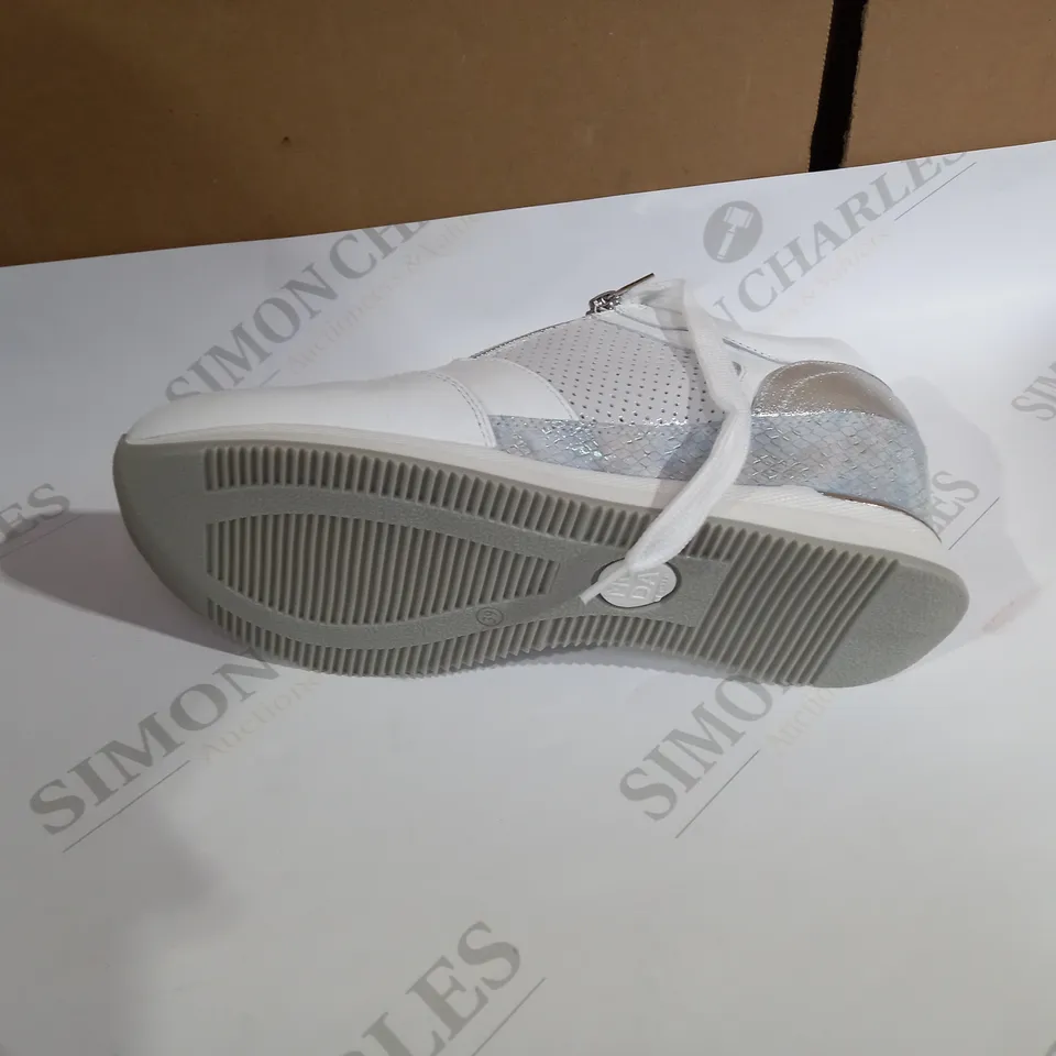 MODA WHITE TRAINERS SIZE 6
