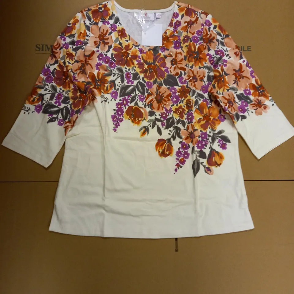BRAND NEW QUACKER FACTORY FLORAL BEIGE CROPPED SLEEVE TOP - SIZE MEDIUM