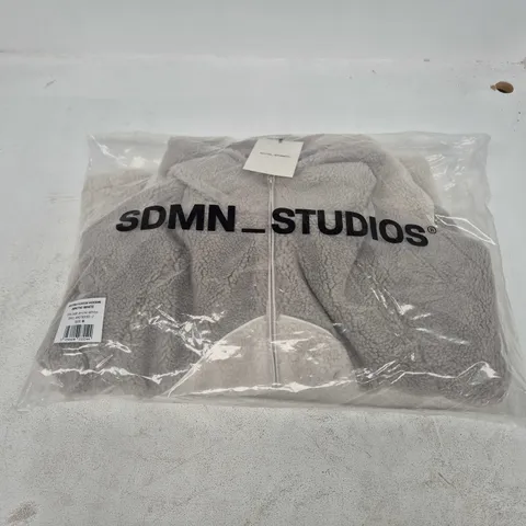 BAGGED SDMN_STUDIOS ASTRO FLEECE HOODIE ARCTIC WHITE - SMALL